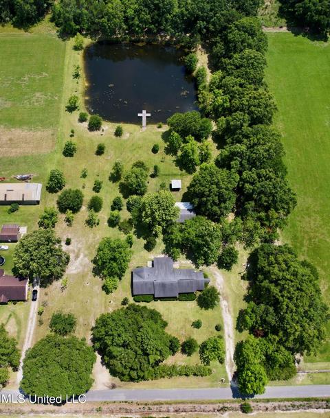 7512 Ogborn Dr, Moss Point, MS 39562 photo 2