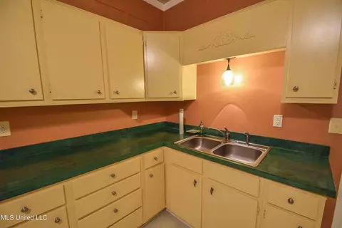 Kitchen - 1480 Alana Dr, Terry, MS 39170 photo 13 of 16