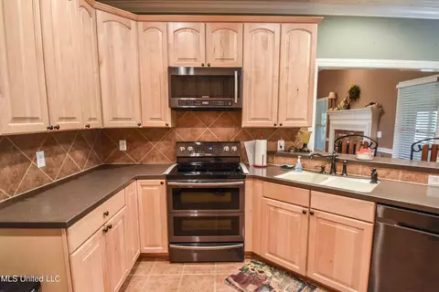 Kitchen - 1480 Alana Dr, Terry, MS 39170 photo 2 of 16