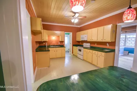 Kitchen - 1480 Alana Dr, Terry, MS 39170 photo 15 of 16