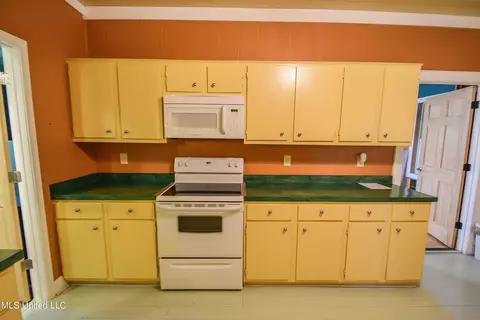 Kitchen - 1480 Alana Dr, Terry, MS 39170 photo 14 of 16
