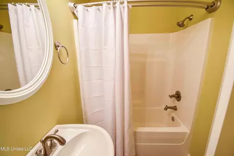 Bath - 1480 Alana Dr, Terry, MS 39170 photo 5 of 11