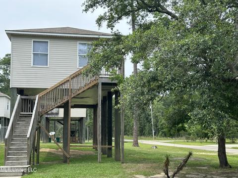 6016 Cedar Dr, Bay Saint Louis, MS 39520