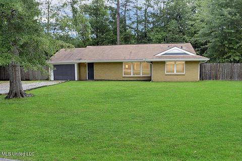 1910 Daniels Rd, Picayune, MS 39466