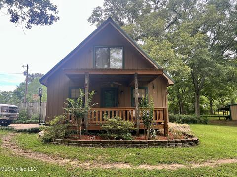 1305 Lake Shore Dr, Byram, MS 39272