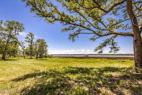 5911 Mary Mahoney Dr, Ocean Springs, MS 39564