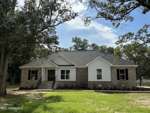 11647 River Estates Cir, Biloxi, MS 39532
