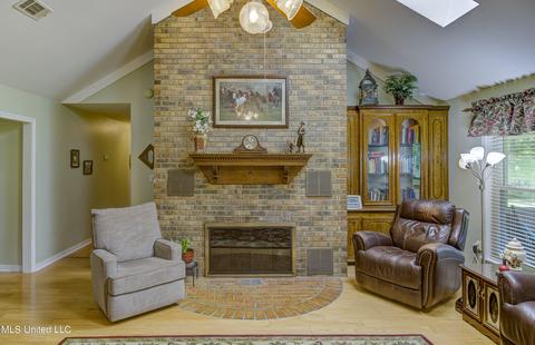 214 Memory Oaks Dr, Raymond, MS 39154 photo 9