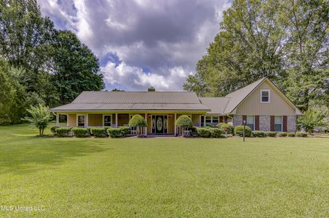 214 Memory Oaks Dr, Raymond, MS 39154
