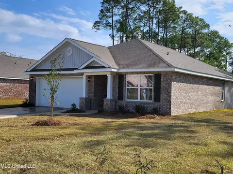 3304 N 9th St, Ocean Springs, MS 39564