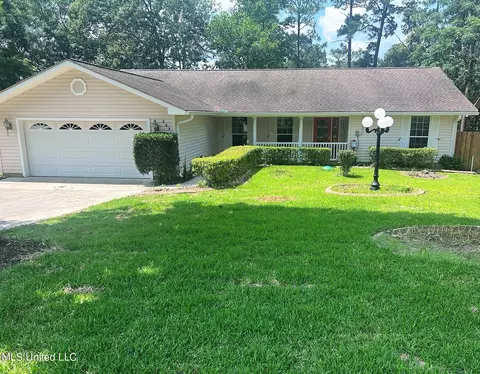 806 E Lakeshore Dr, Carriere, MS 39426