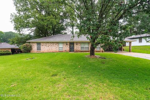 63 Crossgates Dr, Brandon, MS 39042
