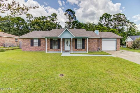 34 Joanna Ln, Gulfport, MS 39503