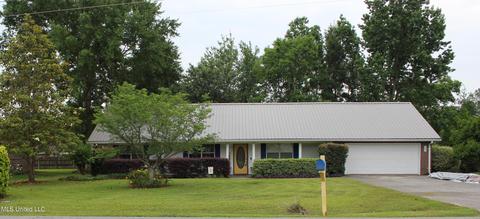 103 Hilltop Dr, Carriere, MS 39426