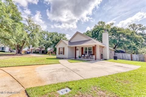 7600 Martin Ct, Ocean Springs, MS 39564
