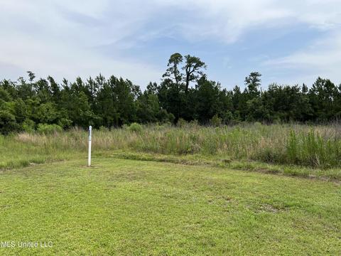 237 Bayview St, Pass Christian, MS 39571