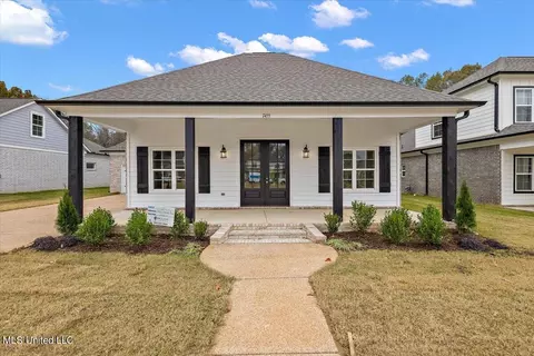 7455 Crosswinds Blvd, Hernando, MS 38632