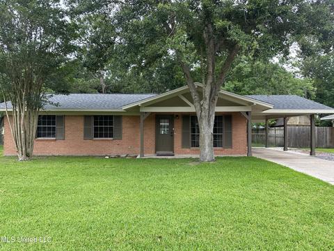 112 Alverado Dr, Long Beach, MS 39560