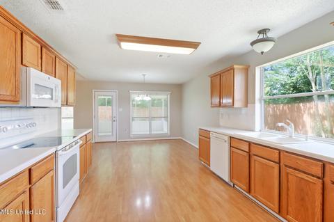2077 Juniper Dr, Biloxi, MS 39532 photo 9