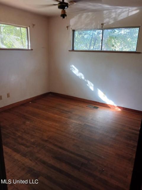 935 Raymond Rd, Jackson, MS 39204 photo 4