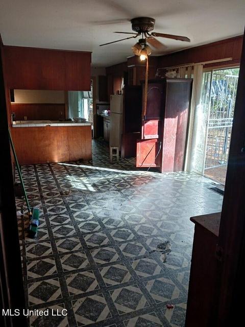 935 Raymond Rd, Jackson, MS 39204 photo 2