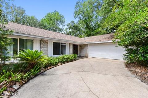 116 Siowan Ave, Ocean Springs, MS 39564