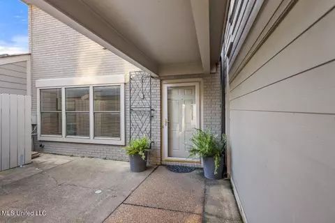11 Breakers Ln, Ridgeland, MS 39157