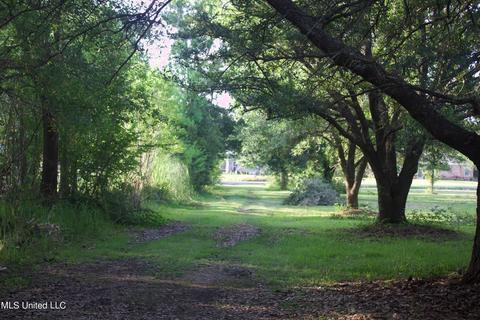 8901 Ocean Springs Rd, Ocean Springs, MS 39564