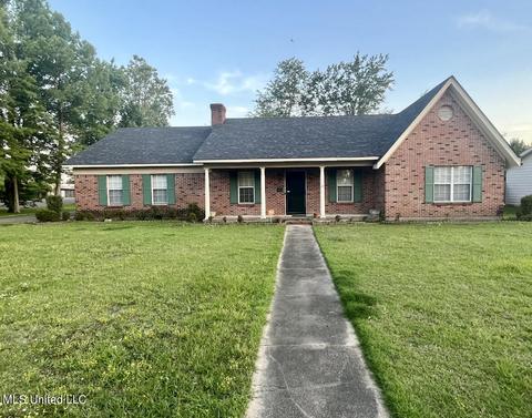 1202 W 2nd St, Clarksdale, MS 38614