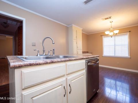6372 Ashley Cir, Jackson, MS 39213 photo 8
