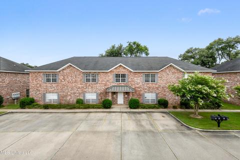 109 Armand Oaks, Ocean Springs, MS 39564