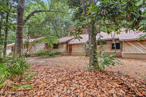 1213 Nelson Dr, Ocean Springs, MS 39564