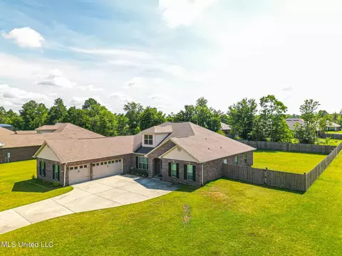 12104 Poplar Dr, Vancleave, MS 39565