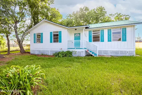 2006 26th St, Pascagoula, MS 39581