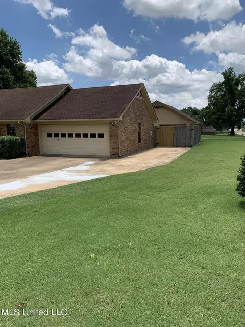 7019 Bluegrass Rd, Olive Branch, MS 38654 photo 2