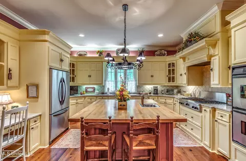 Kitchen - 144 Chapel Ln, Madison, MS 39110 photo 5 of 9