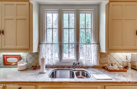 Kitchen - 144 Chapel Ln, Madison, MS 39110 photo 6 of 9