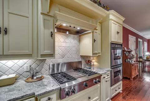 Kitchen - 144 Chapel Ln, Madison, MS 39110 photo 7 of 9