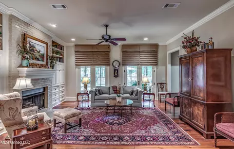 Living - 144 Chapel Ln, Madison, MS 39110 photo 2 of 7