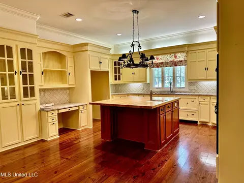 Kitchen - 144 Chapel Ln, Madison, MS 39110 photo 4 of 9