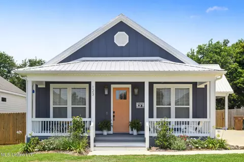 123 Eleanor Ave, Pass Christian, MS 39571