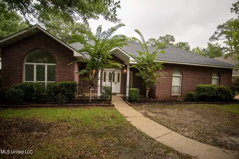 8616 Bayou Castelle Dr, Gautier, MS 39553