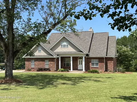 26 Twin Lake Xing, Hattiesburg, MS 39401