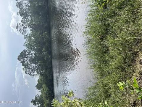 15072 Chickasaw Rd, Kiln, MS 39556