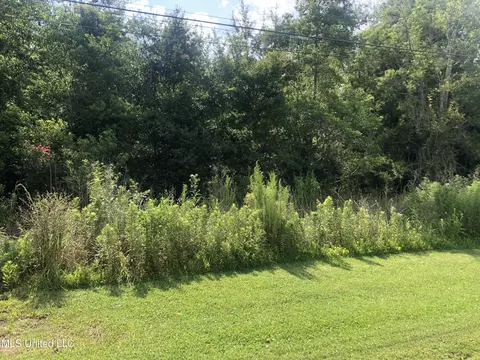 1009 Pontiac Dr, Bay Saint Louis, MS 39520