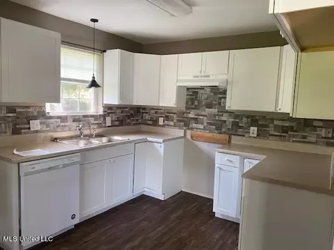 328 Madison Ave, Wiggins, MS 39577 photo 2
