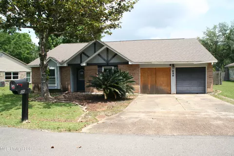 696 Apuwai Pl, Diamondhead, MS 39525