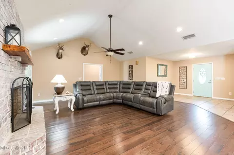 240 Henry Eubanks Rd, Lucedale, MS 39452 photo 6