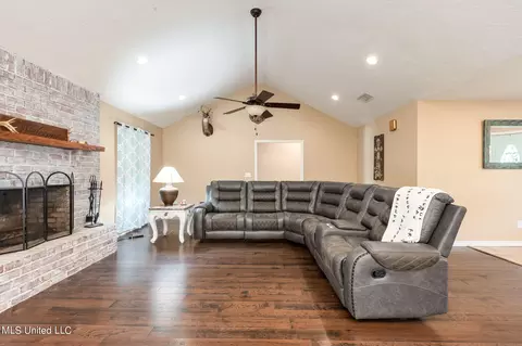 240 Henry Eubanks Rd, Lucedale, MS 39452 photo 9