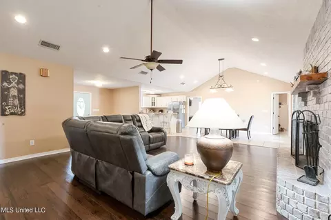 240 Henry Eubanks Rd, Lucedale, MS 39452 photo 8